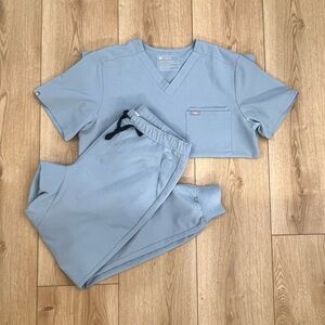 Figs Dusty Blue Scrub Set- men’s Medium